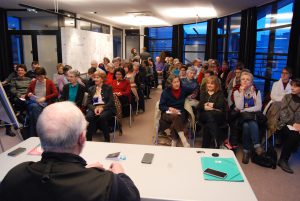 Le public de Georges Charles avant la conférence sur la diététique et Qi Gong à la MJC Pichon 3 mars 2017.